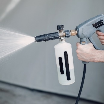 Nettoyage tags et graffitis.